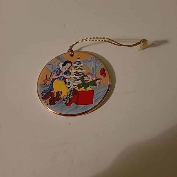 Snow White's Surprise Ornament - Picture 1 of 2